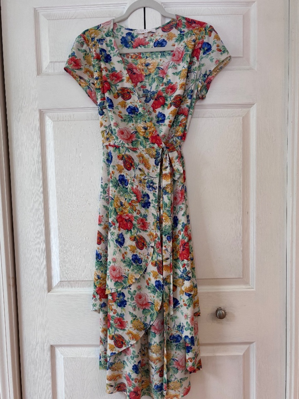 WAYF Colorful Floral Short Sleeve Dress Size S
